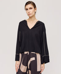 Access Fashion Bluse med V-hals og metallic kant by Access Fashion