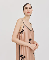 Access Fashion Satin kjole med paliet blomster by Access Fashion