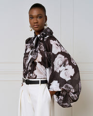 Access Blomsterbluse med bindebånd i halsudskæringen by Access Fashion