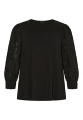 No. 1. By Ox O-halset T-shirt med 3/4 blomsterblondeærmer by No. 1. By Ox