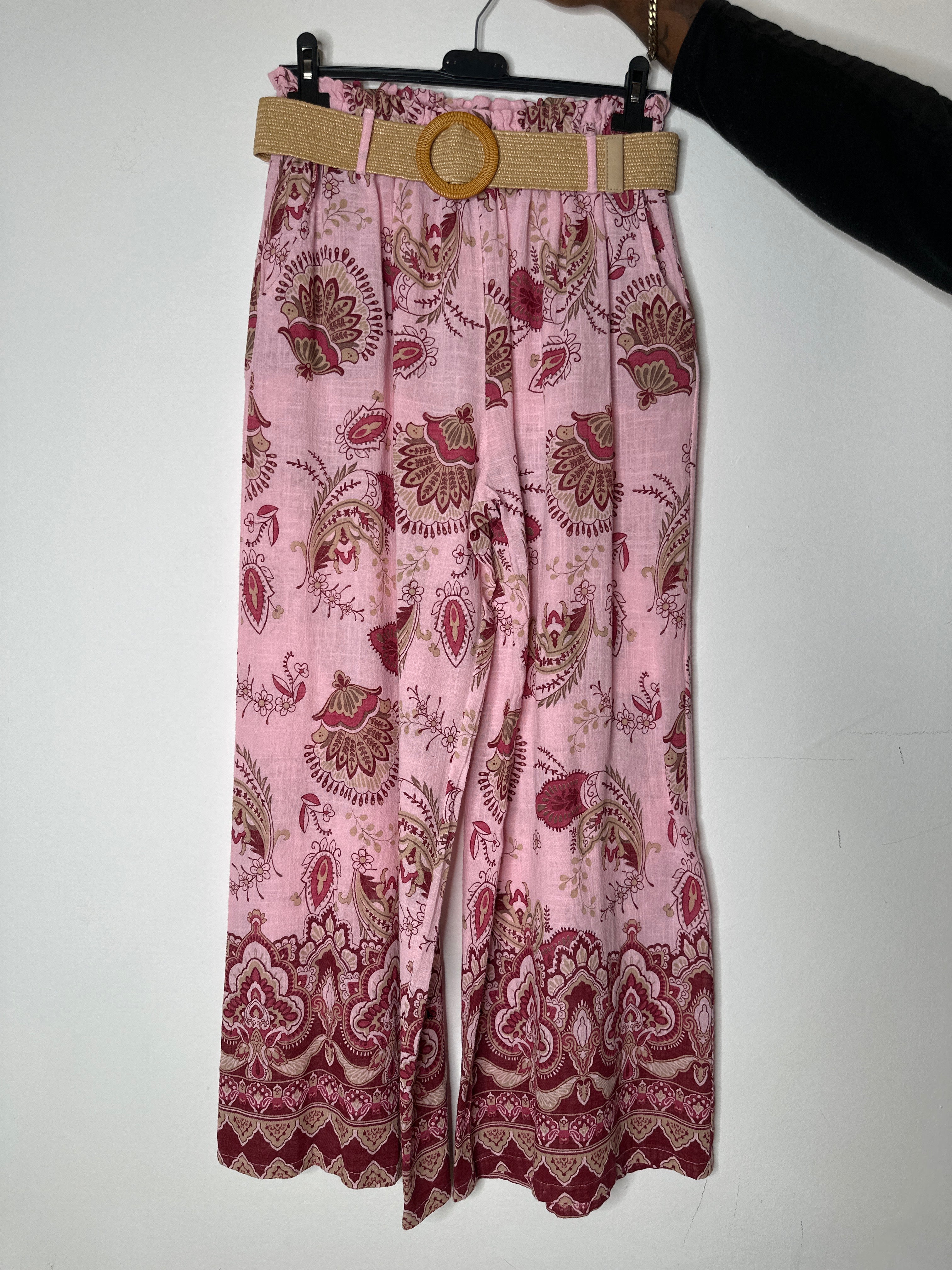 Bukser med print og bælte - ITJULI25 by Renee