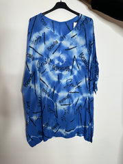 T-shirt med batik og tekst - ITJULI25 by G9