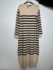 Lang stribet strikkjole - ITJULI25 by Z-Studio