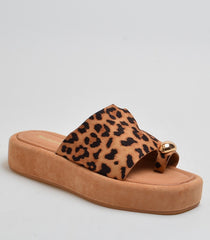 Sandaler med tårem og guld spænde