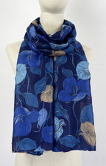 Tørklæde med blomsterprint og guld spots - ITJULI25 by Katier