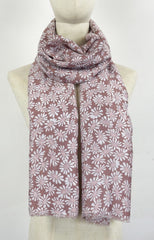 Tørklæde med små blomster by Katier