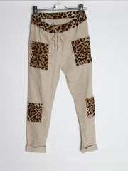 Fløjls look buks lys taupe m. Leo lommer - str. 34-42 - Ingen Returret - ITNOV24 by Krone 1