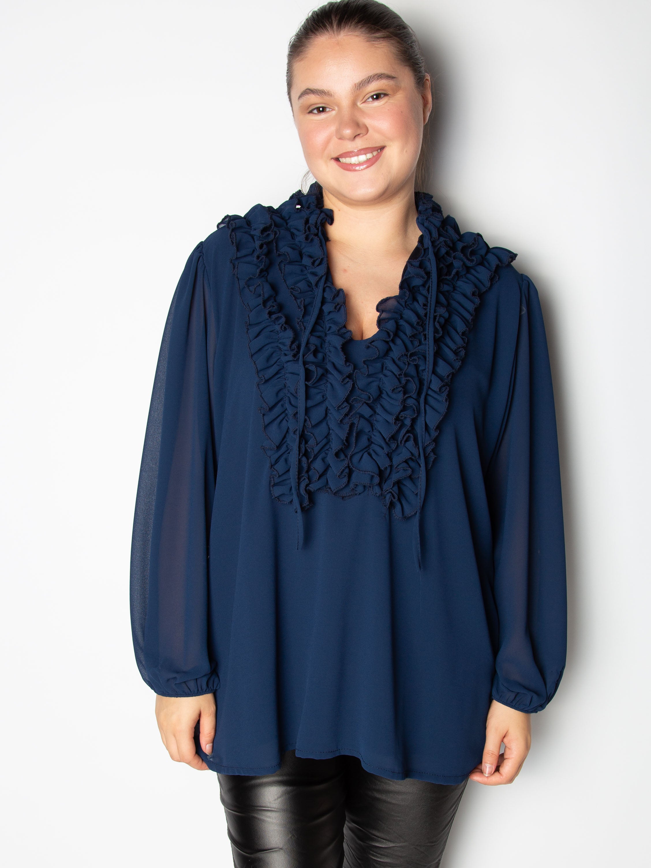 Skjorte med flæse rækker by Krone 1