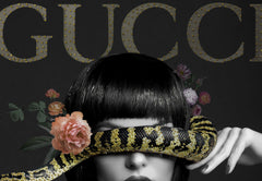 Indrammet vægmaleri – Lady with Snake 80x120 cm by L.C Wholesaler