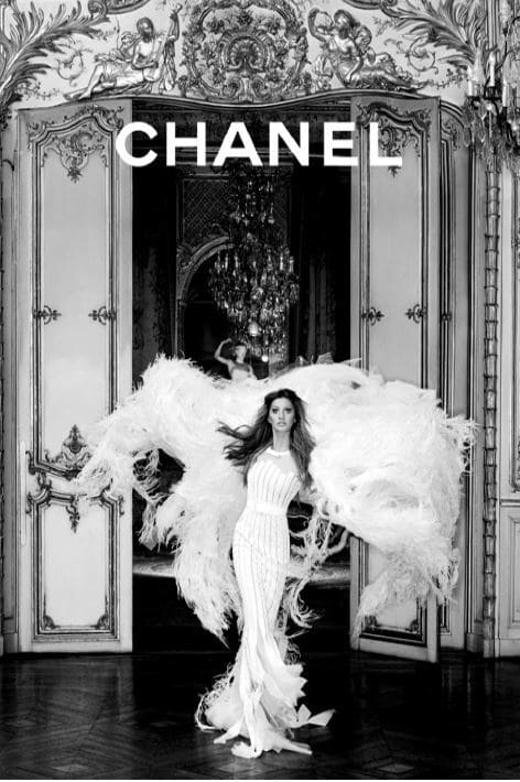 Mural Framed Lady in White Dress 80x120 cm by L.C Wholesaler