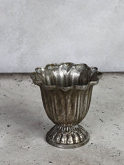 Dekorativ kop på fod – Antik sølvlook by T&T