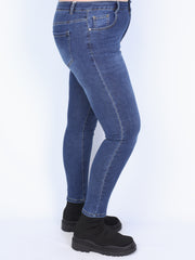 Plus size jeans with classic fit shape details