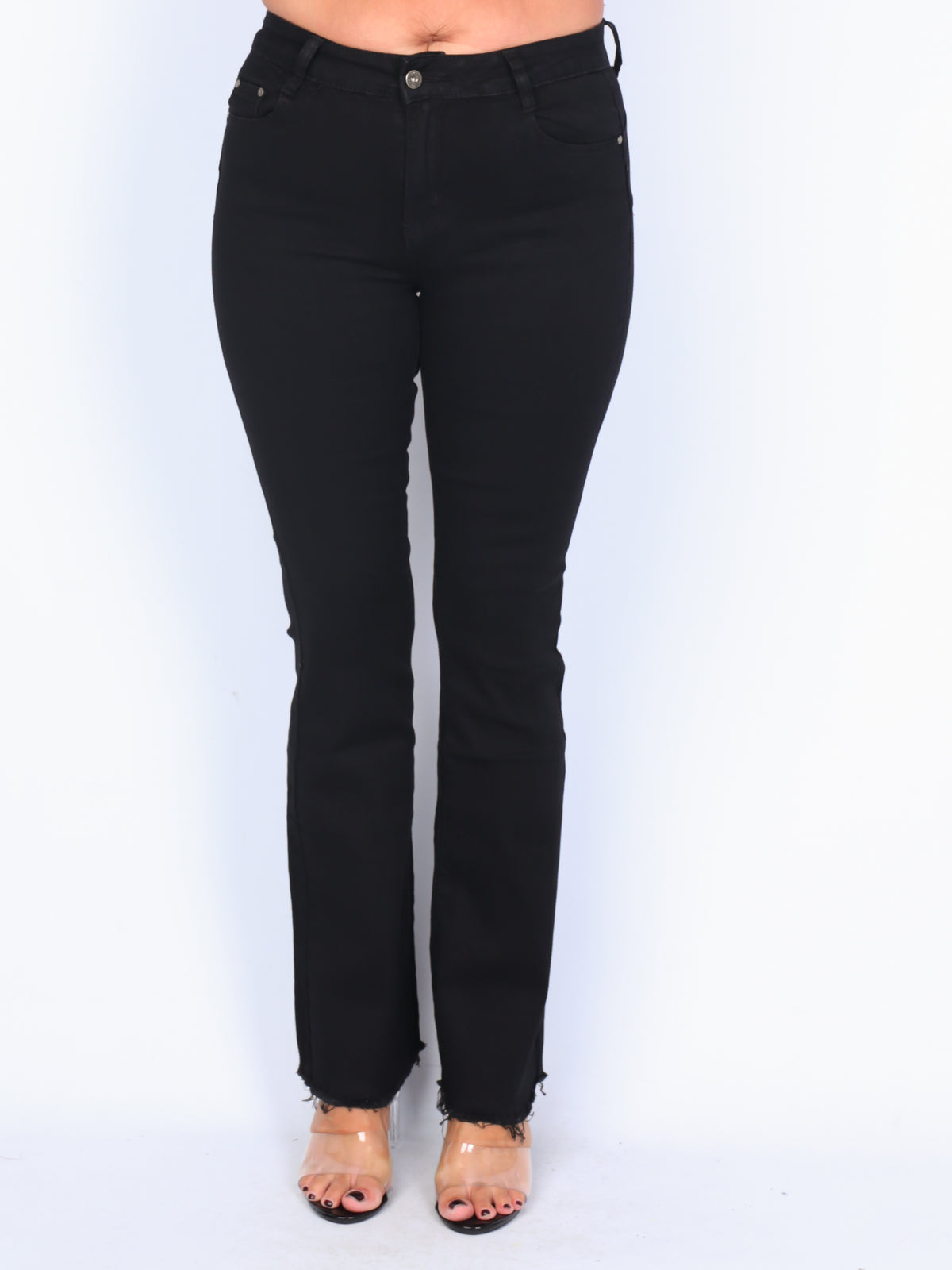 Black jeans with width and frayed wear