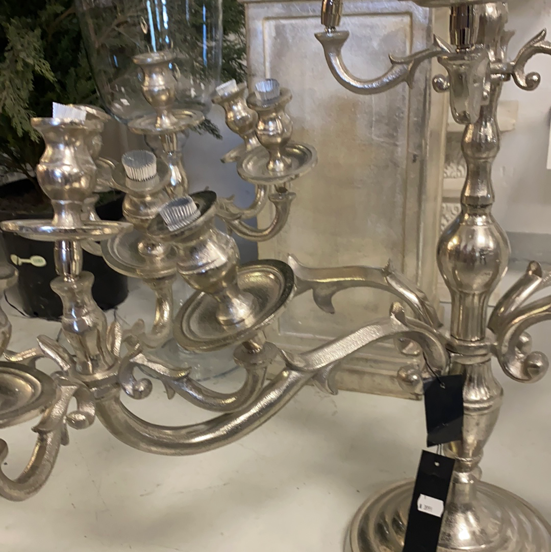 Stor lysestage i sølvlook klassisk og elegant by Krone 1