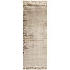 Sand Fringe Rug 1 – Smalt sandfarvet tæppe med frynser by ByLiving
