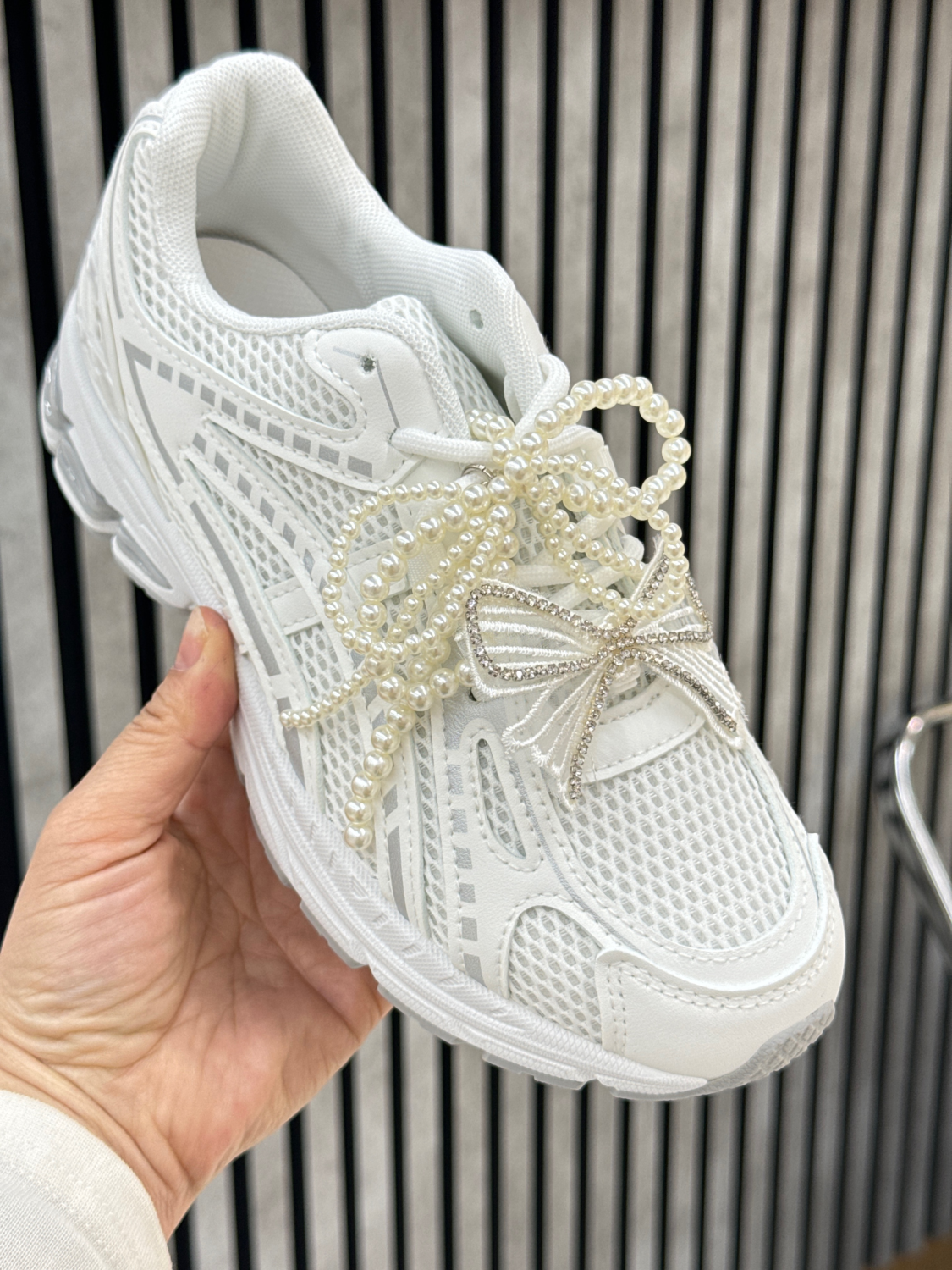 Sneakers med bling sløjfe og perler - ITFEB25