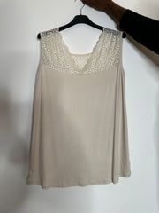Top med v blonde - ITJULI25