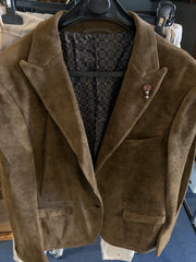 Brun blazer i fløjl med detalje på rever