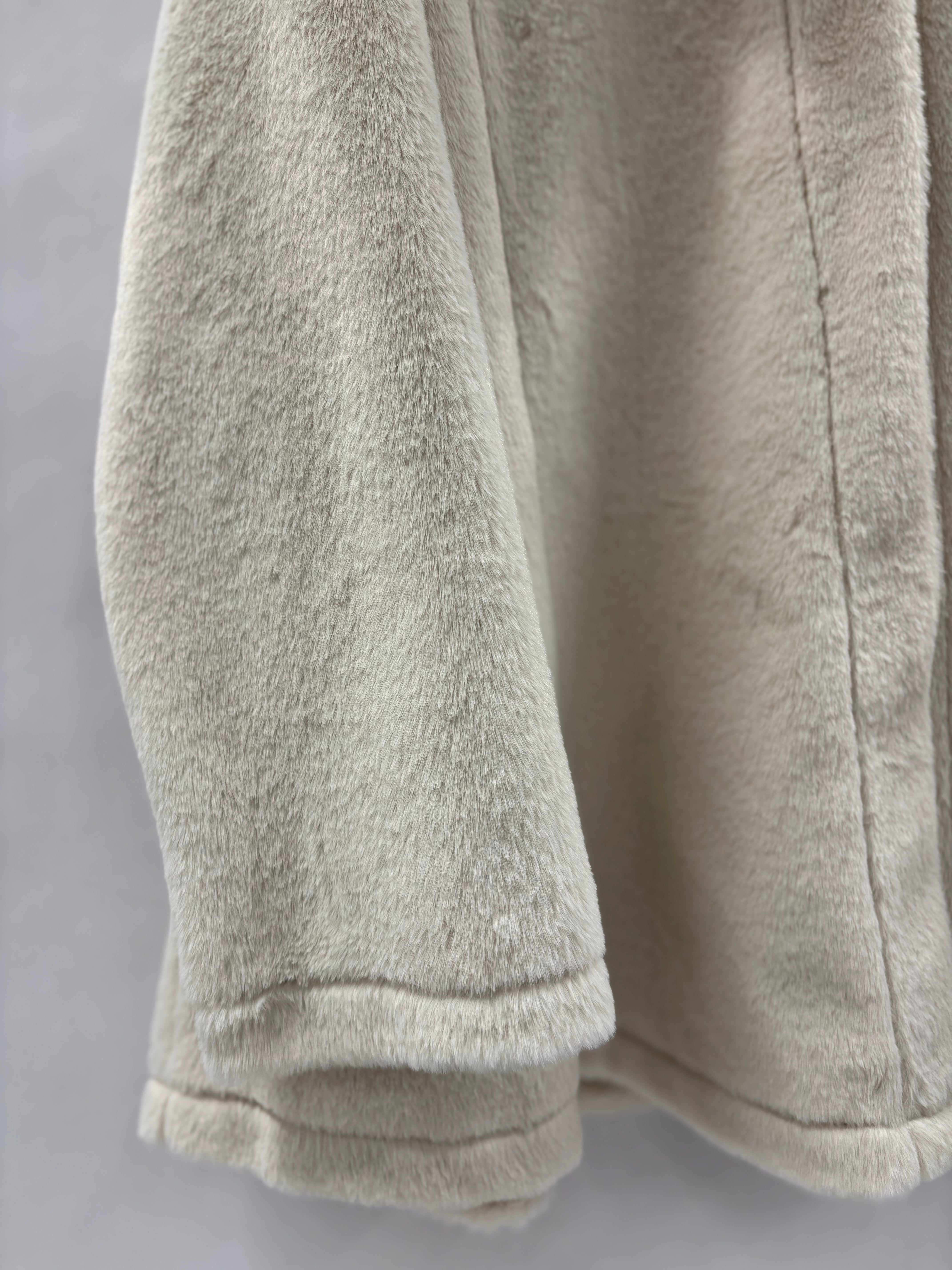 Pelsjakke, Guldknapper