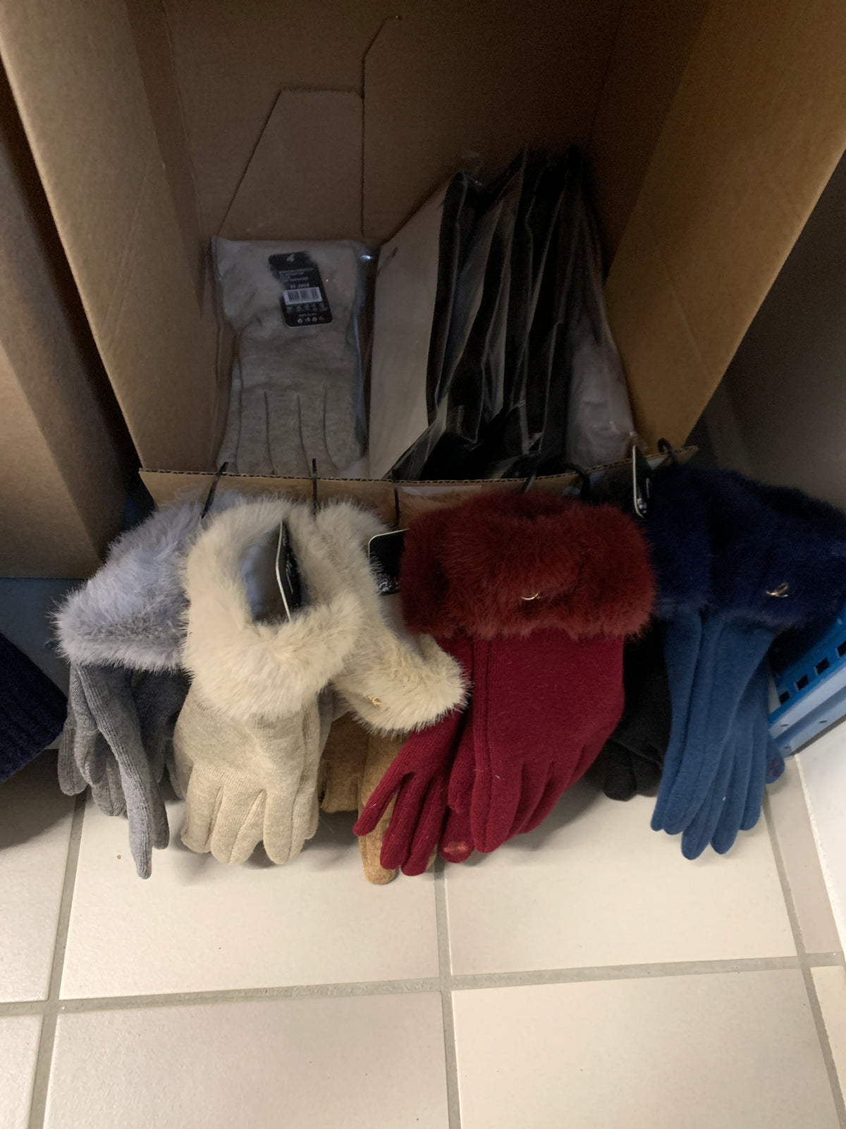 Strik handsker med faux pels kant