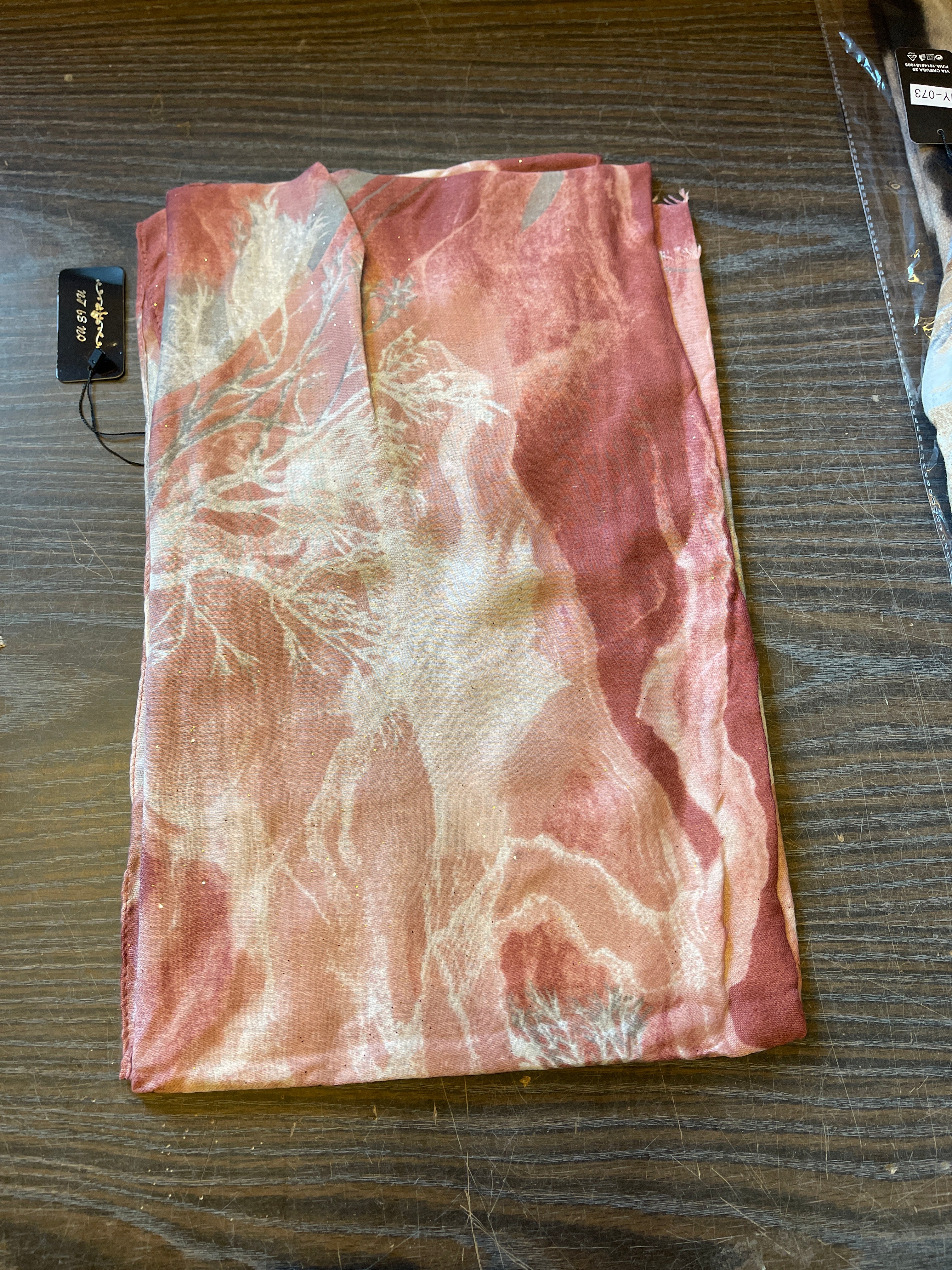 Marmoreret tørklæde med glitter