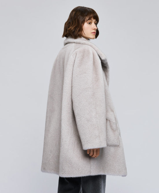 Vendbar damejakke med krave i kunstpels