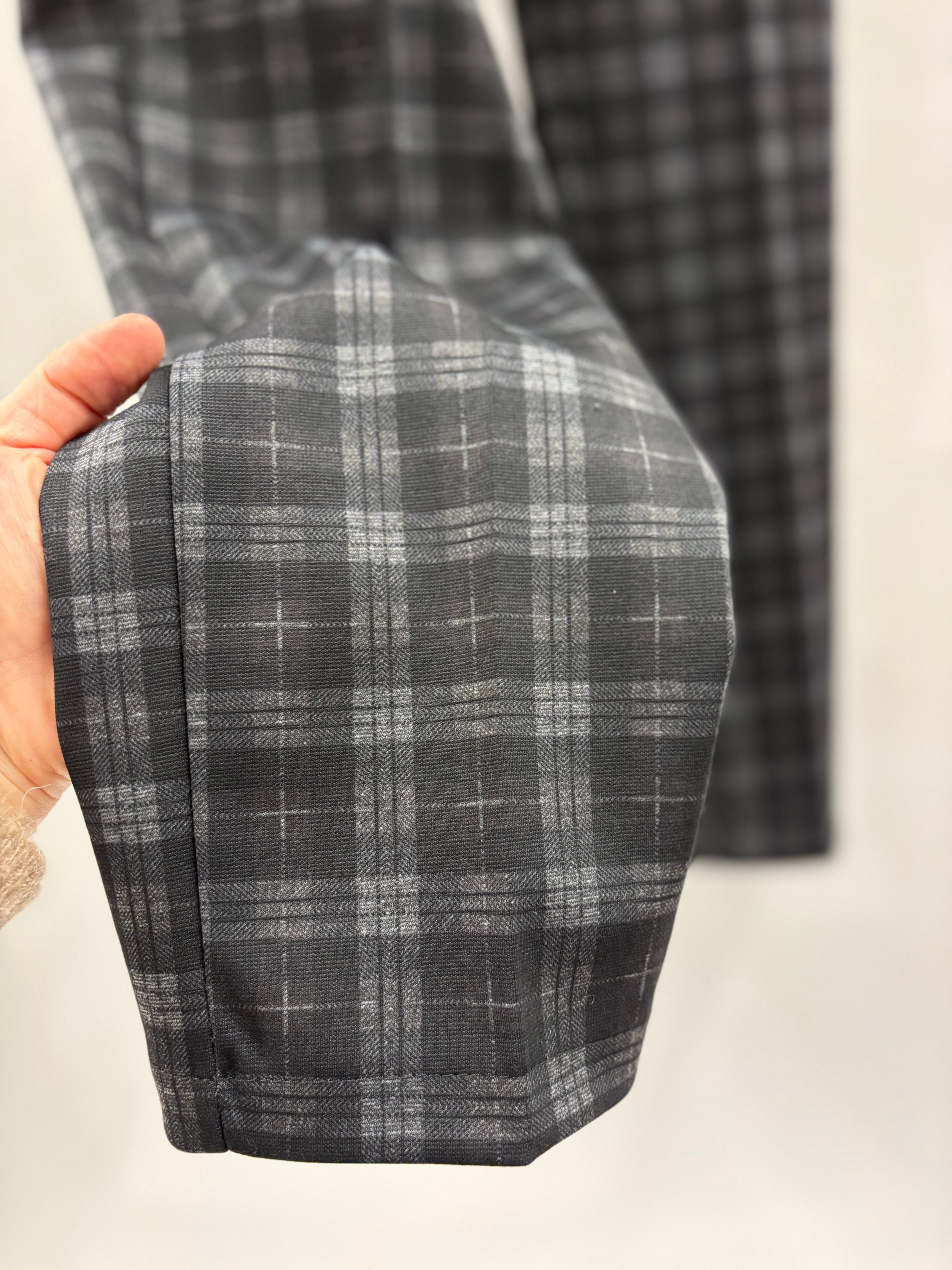 Klassiske Smalle Bukser, Ternet