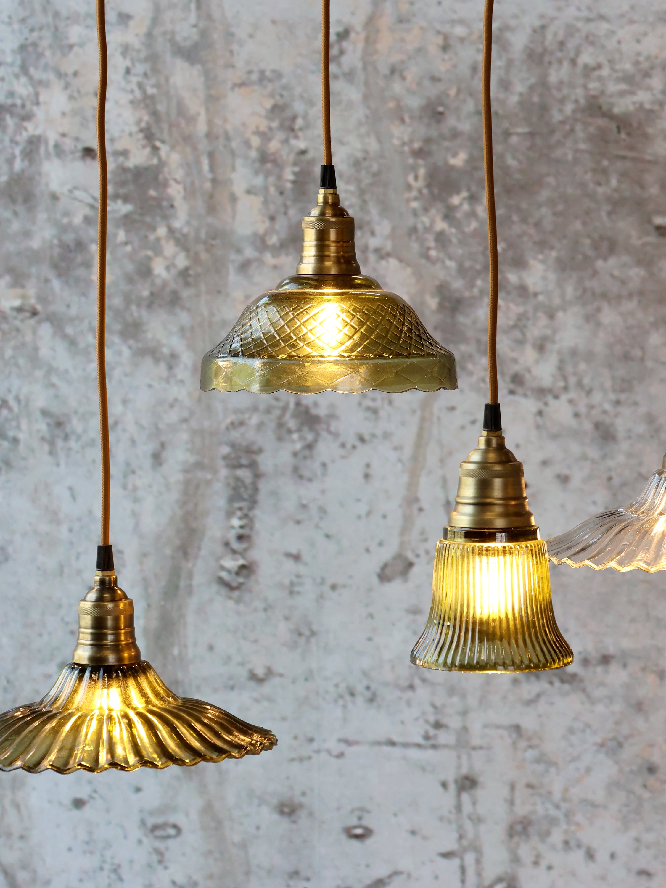 Lampe m. messingtop, H14/Ø26 cm oliven