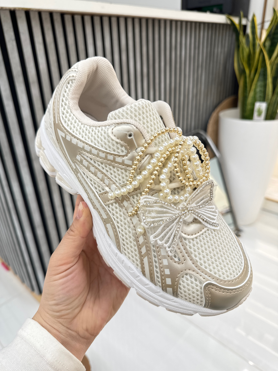 Sneakers med bling sløjfe og perler - ITFEB25