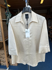 Bluse med v-udskæring og rhinsten by Krone 1