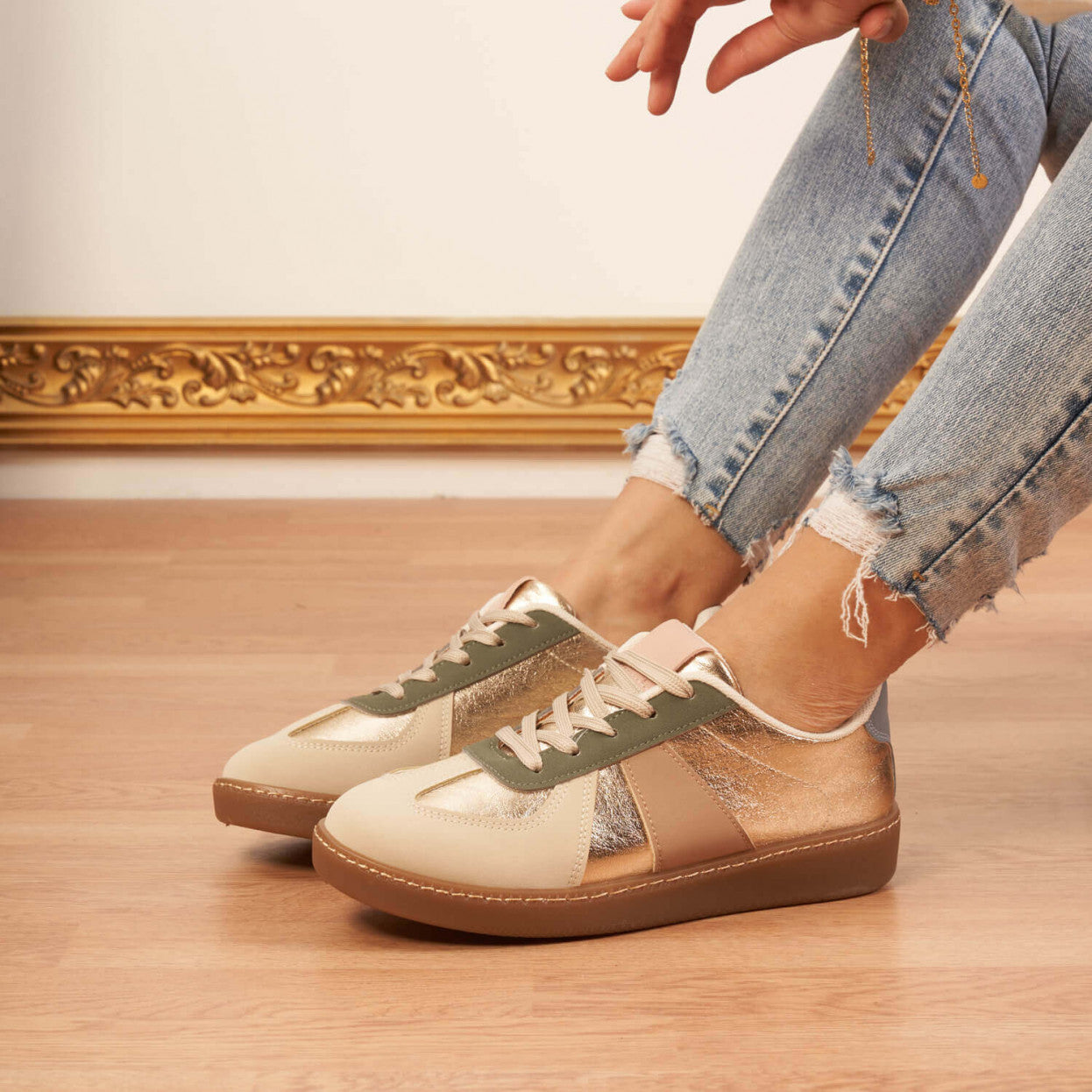 Sneakers med metallic detaljer