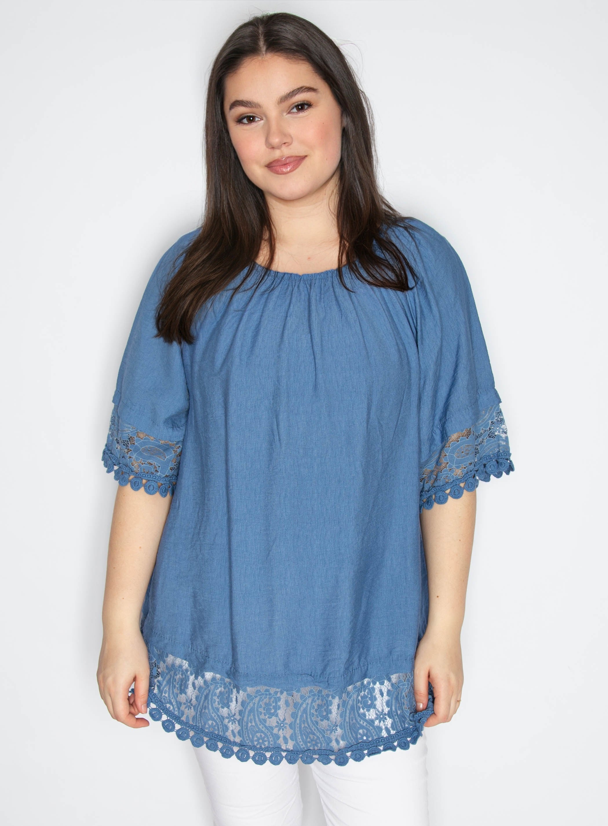 Bluse med blonde border - ITFEB25