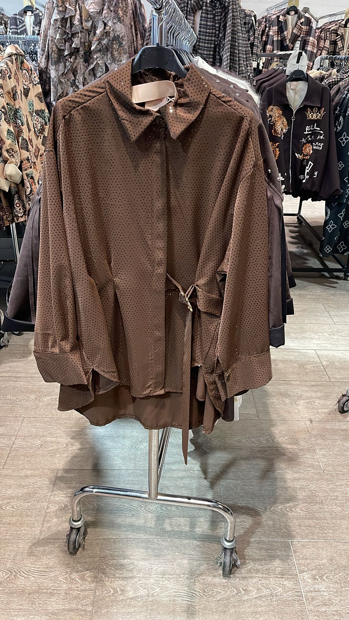 Skjorte med spænde brun