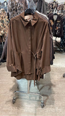 Skjorte med spænde brun