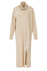 Strikkjole med broderi blomster by Krone 1