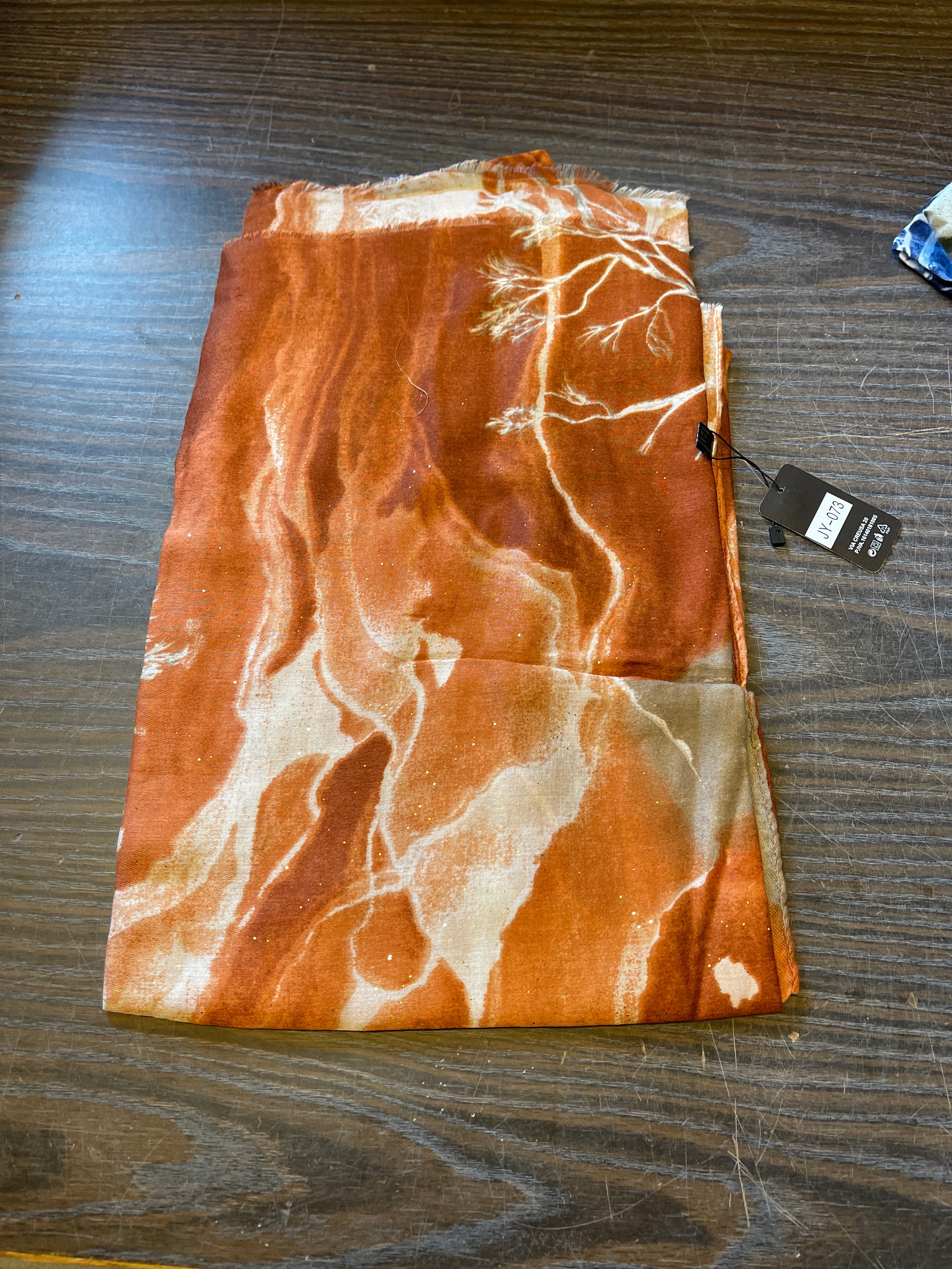 Marmoreret tørklæde med glitter