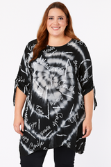 T-shirt med batik og tekst - ITJULI25