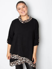 Asymmetisk bluse med leopard print