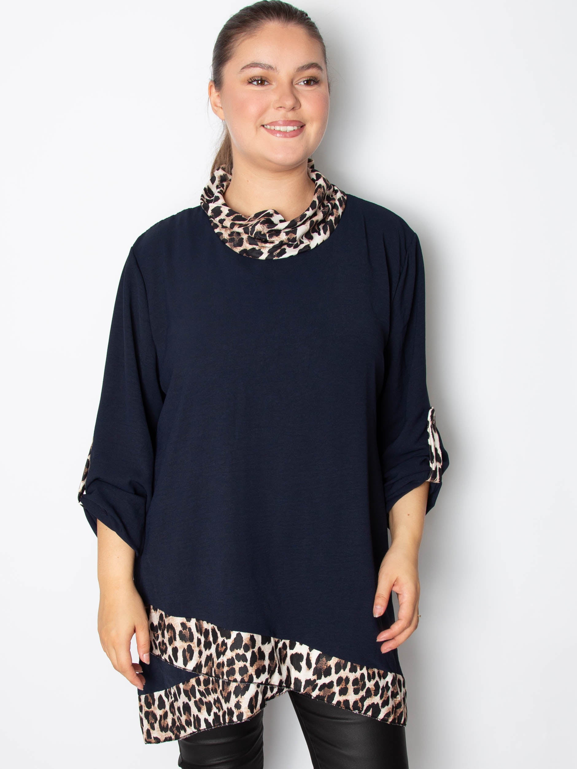 Asymmetisk bluse med leopard print