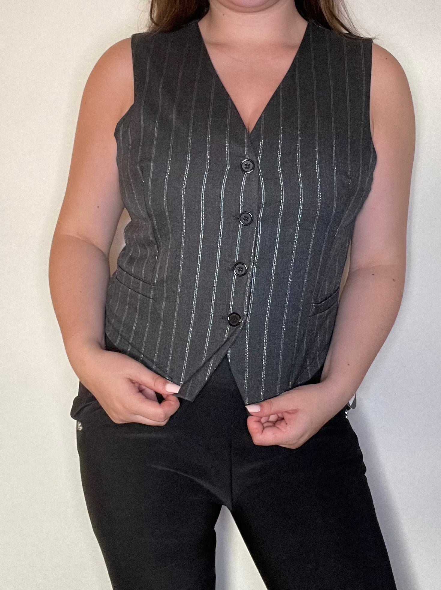 Vest med glimmer striber - brystmål 100cm