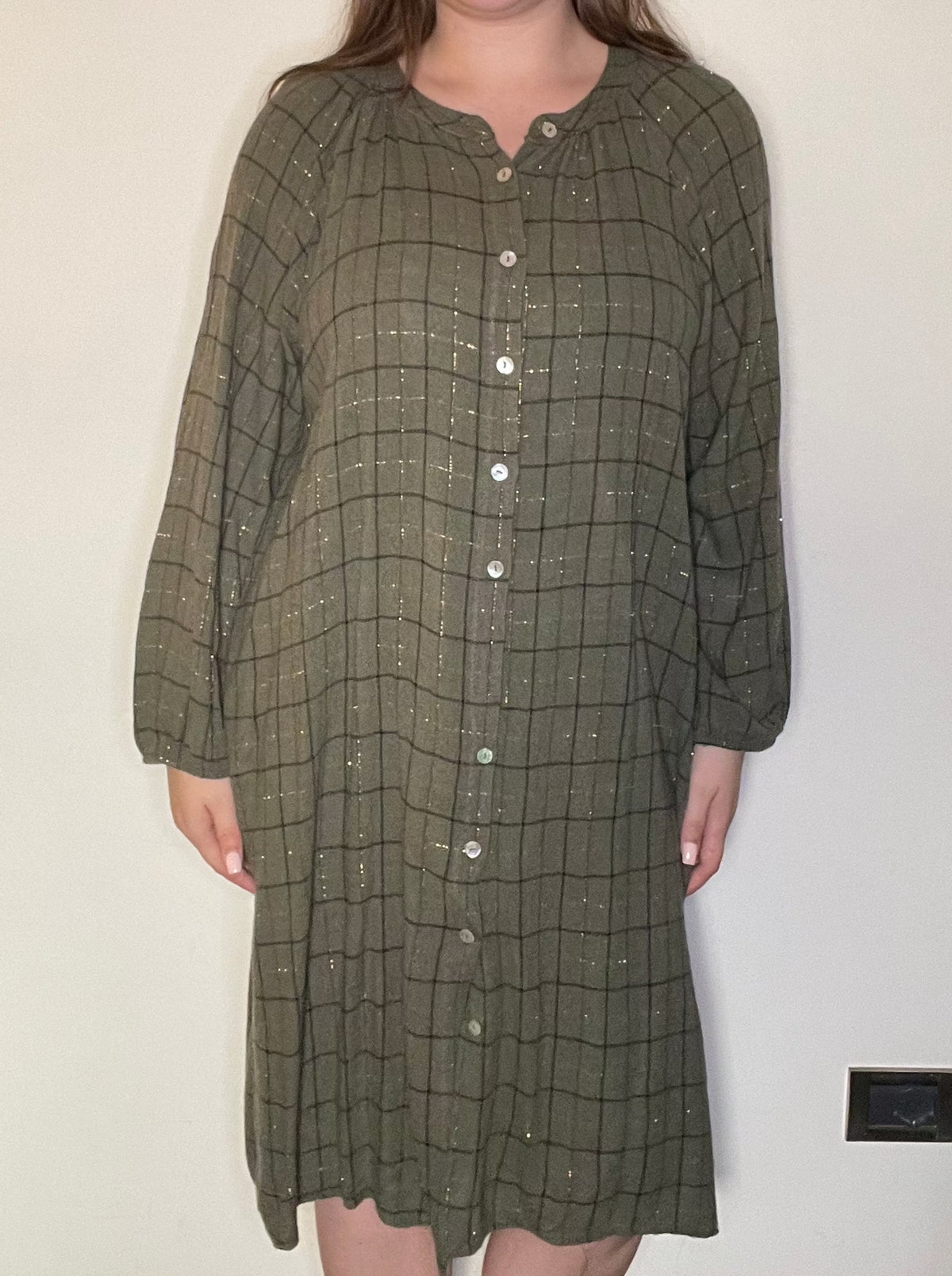 Lang skjorte med glimmer tern - Brystmål 140cm