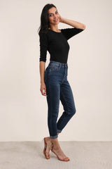 Mom fit jeans med fold dark wash