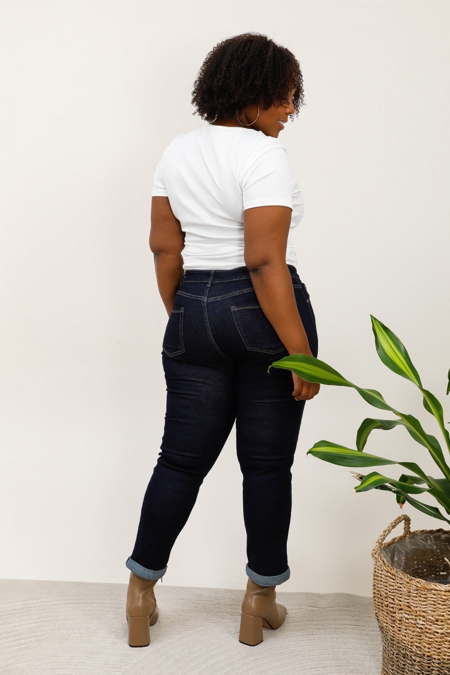 Darkwash jeans med fold mom fit plus size