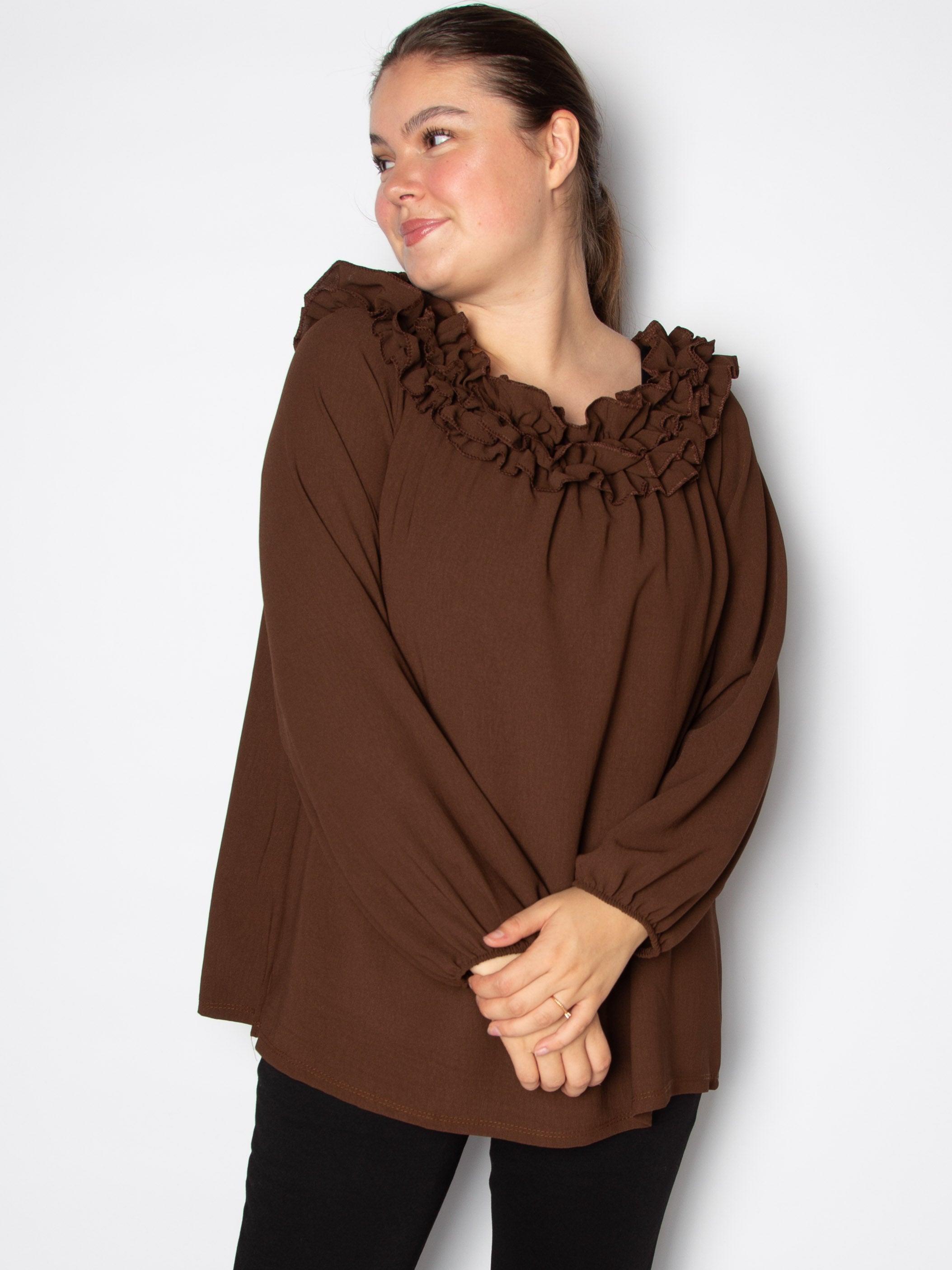 Bluse med flæsekant - Brystmål 130cm