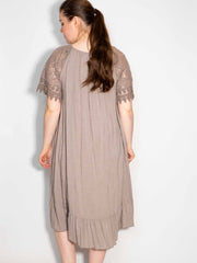Blonde kjole med elastik - Brystmål 120cm - Ingen returret
