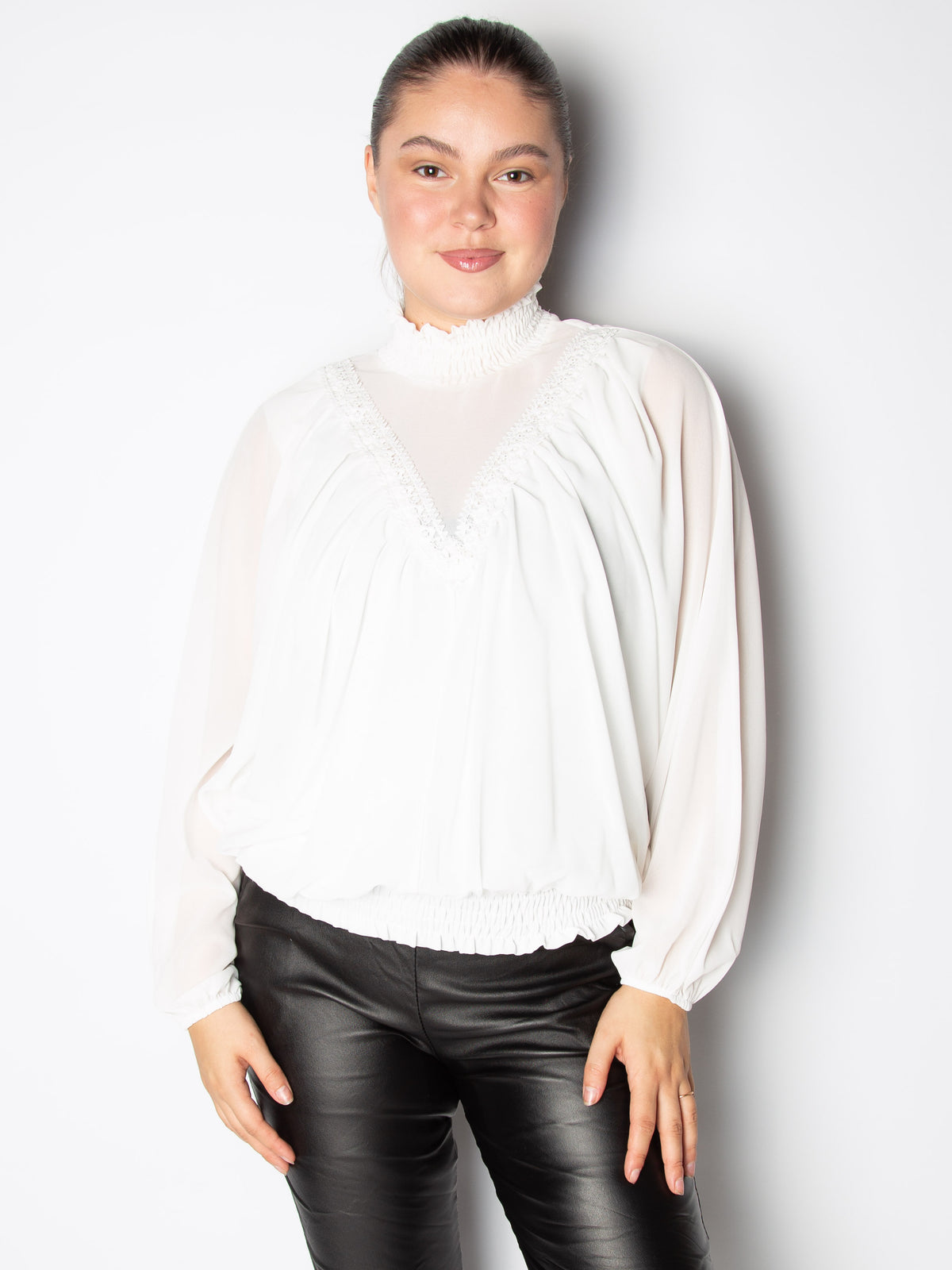 Bluse med border med v - ITSEP24