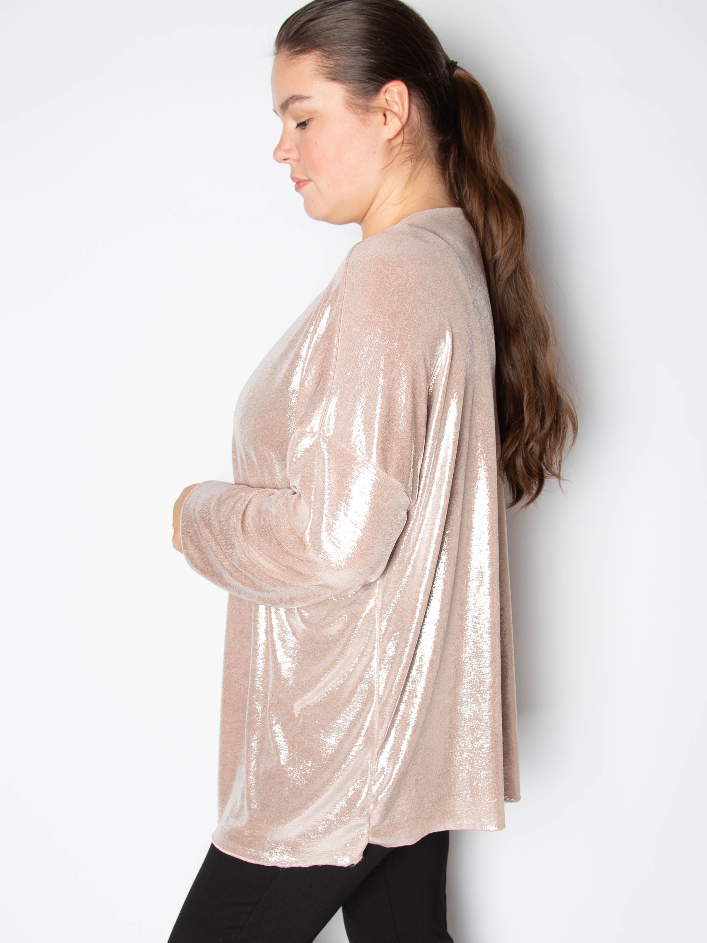 Shiny bluse med v udskæring  - ITSEP24