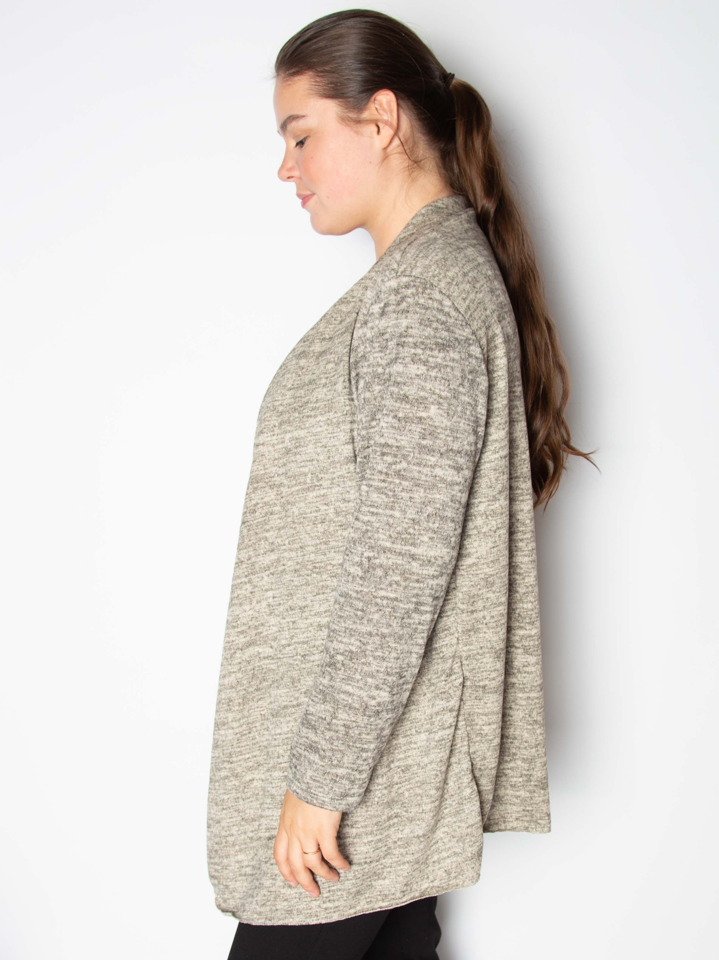 Blød strikcardigan med drapering - ITSEP24