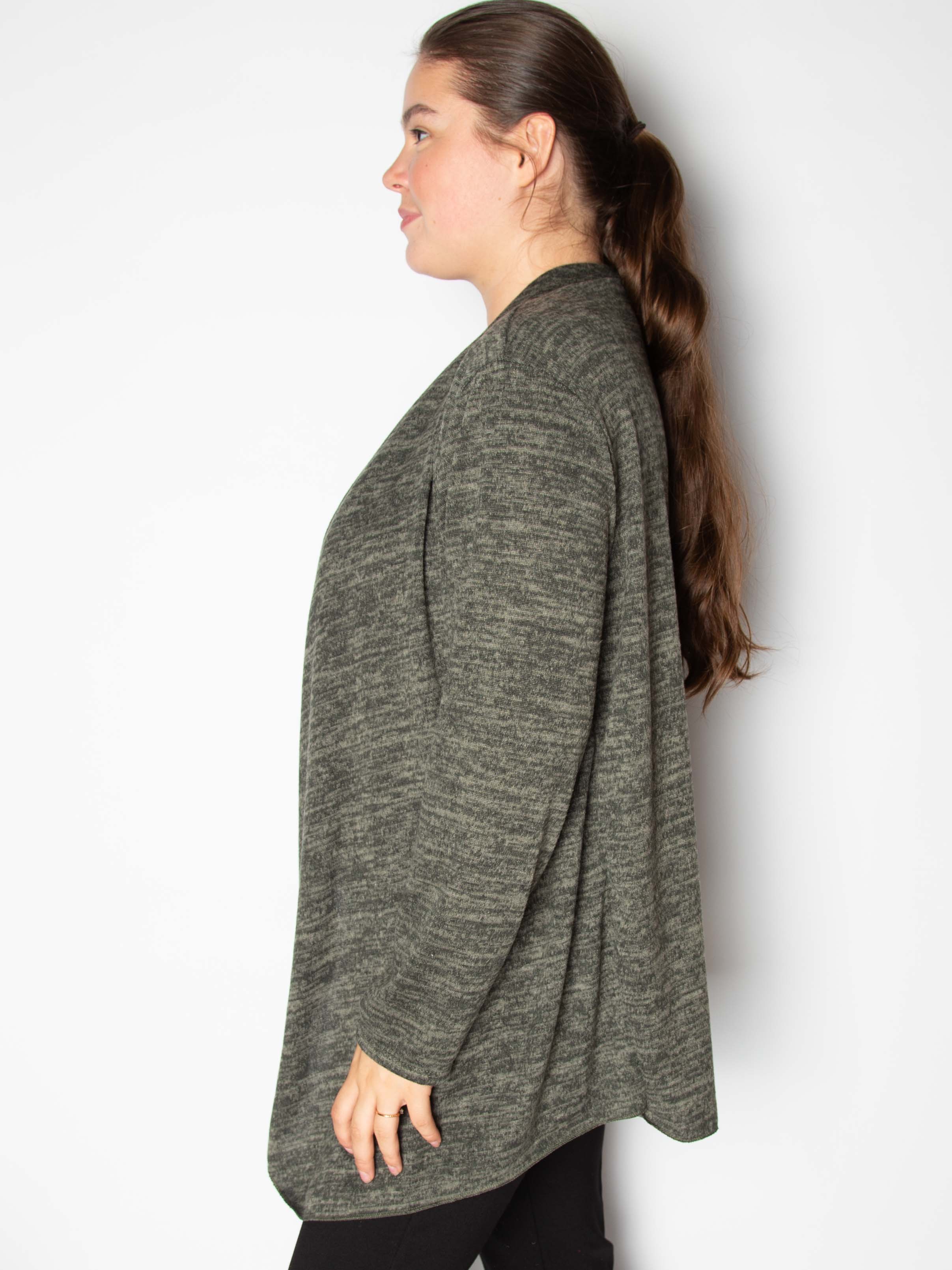 Blød strikcardigan med drapering - ITSEP24