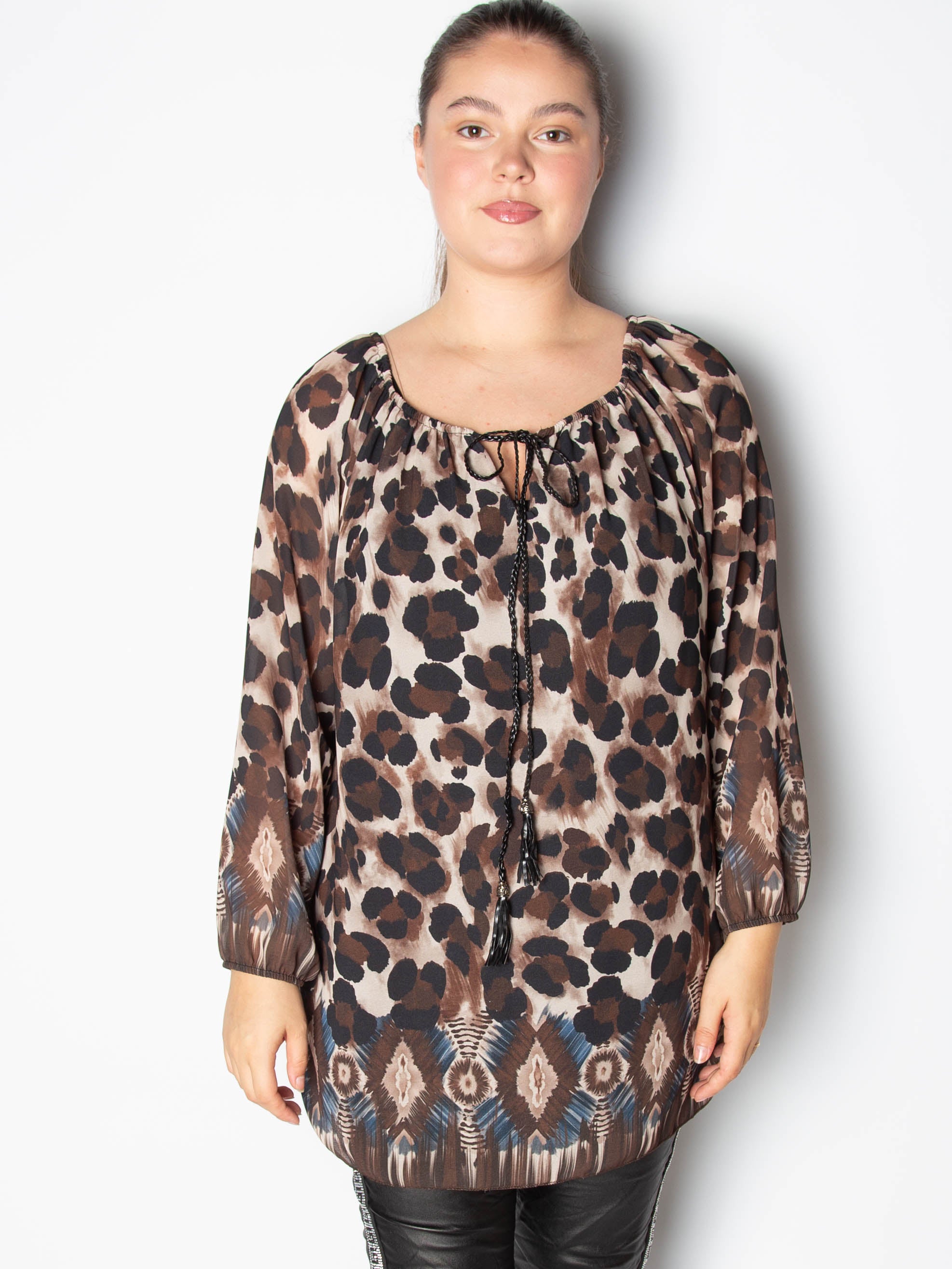 Chiffonbluse med leoprint - ITSEP24